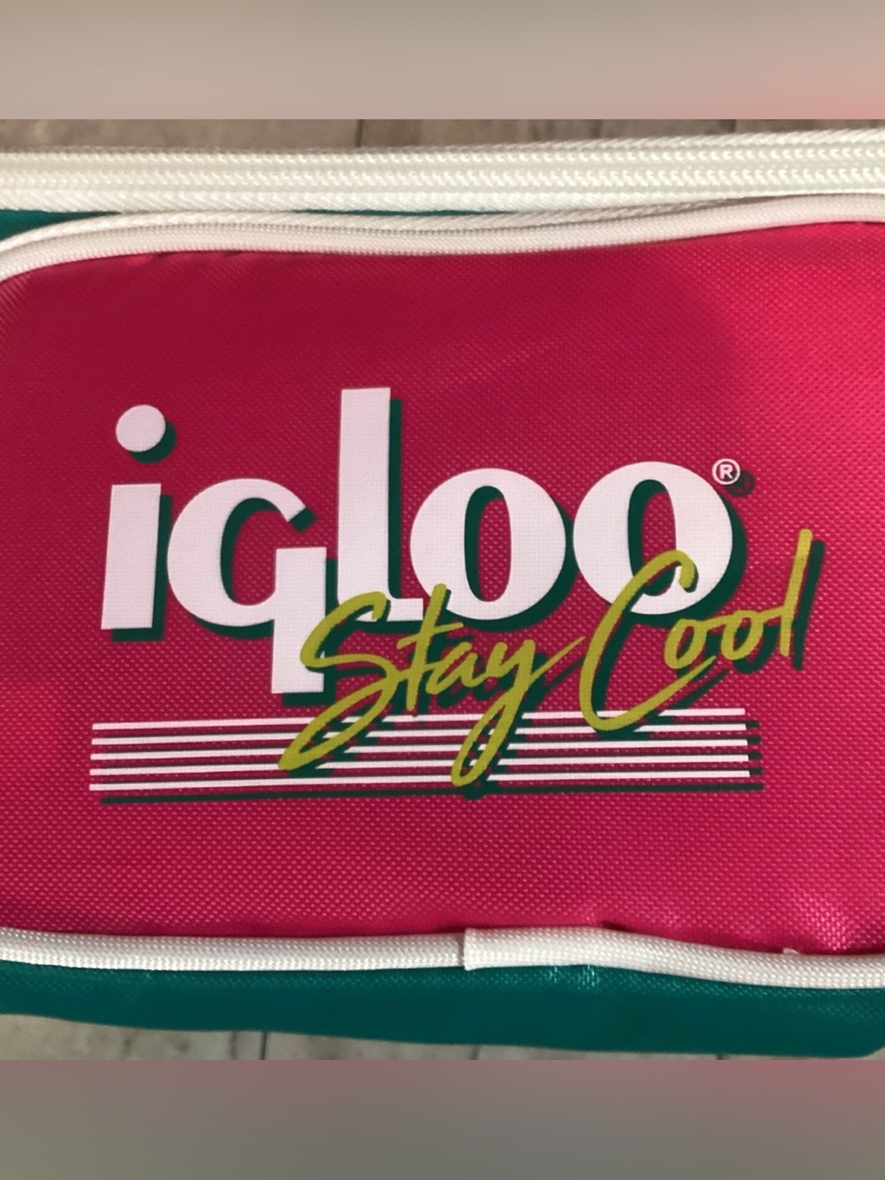 Igloo Retro Fanny Pack Cooler - Picture 5 of 8